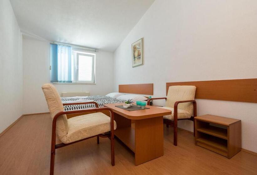 Standard room with outdoor bath, Apartments Obradović