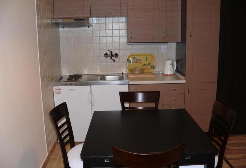 家庭工作室, Tip Top Lak Vendégház