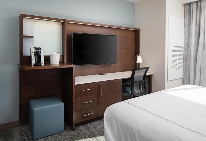 适合残疾人士使用的带超级大床的标准间, Even Hotel Alpharetta   Avalon Area, An Ihg