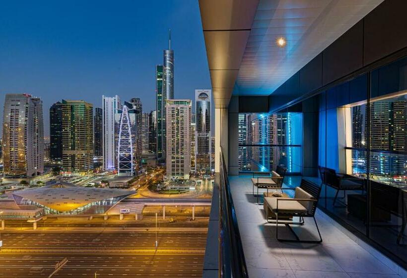 Номер Клуб Кровать Кинг, Millennium Place Dubai Marina
