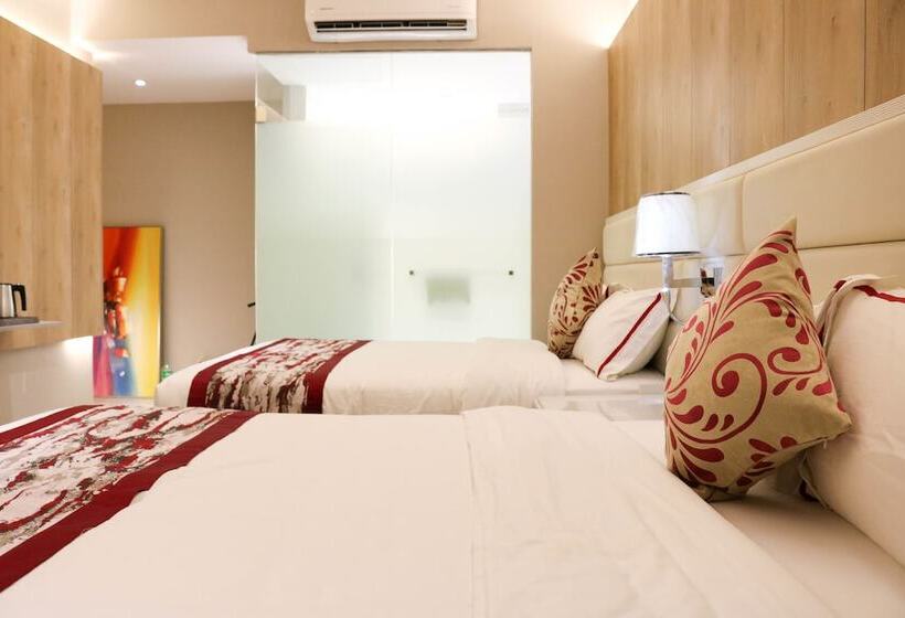 اتاق خانوادگی, Red Hotel Cubao, Quezon City