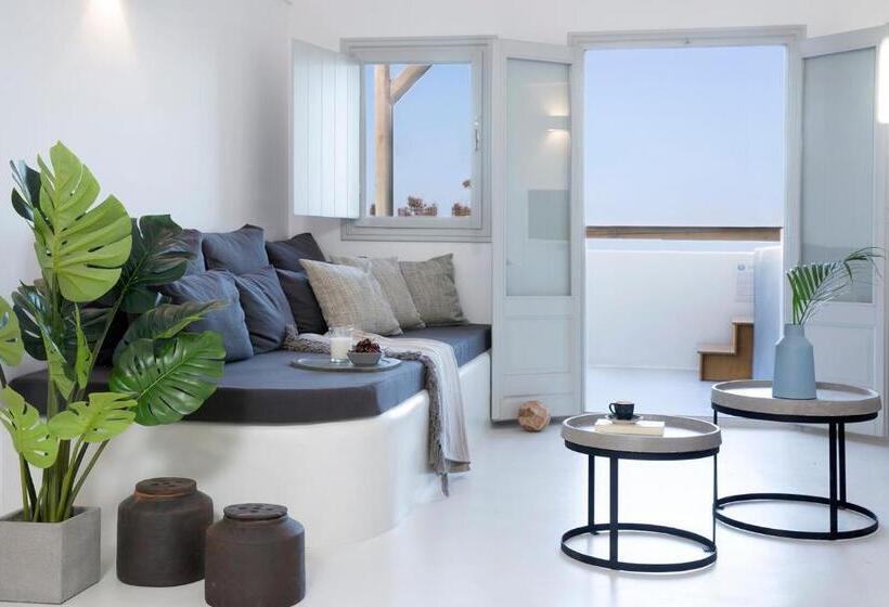 سوئیت جونیور با ماساژ آبی, June Twenty Suites