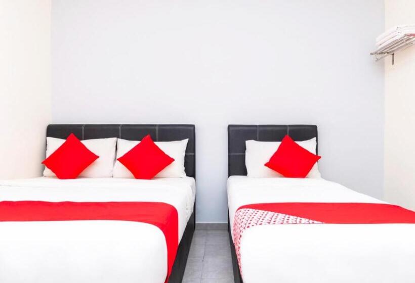 Трехместный Номер Deluxe, Muar City