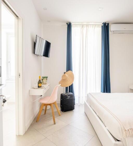 اتاق لوکس با بالکن, B&b Spigolerooms