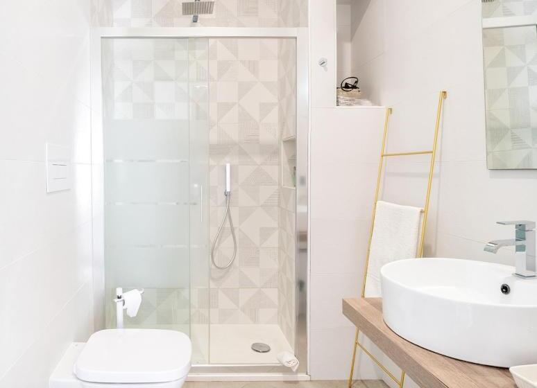 اتاق لوکس با بالکن, B&b Spigolerooms