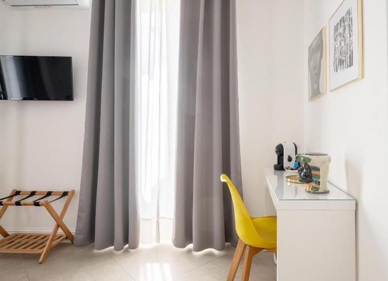 اتاق لوکس با بالکن, B&b Spigolerooms