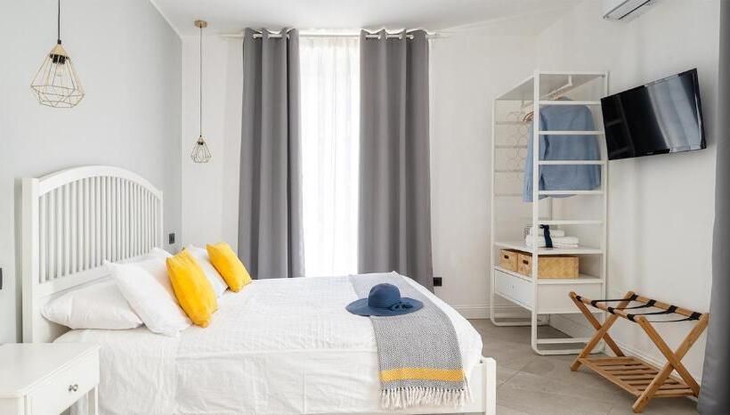 اتاق لوکس با بالکن, B&b Spigolerooms