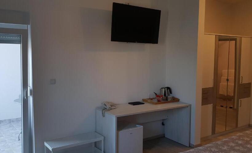 اتاق استاندارد با بالکن, Ke To Zagreb Airport Rooms