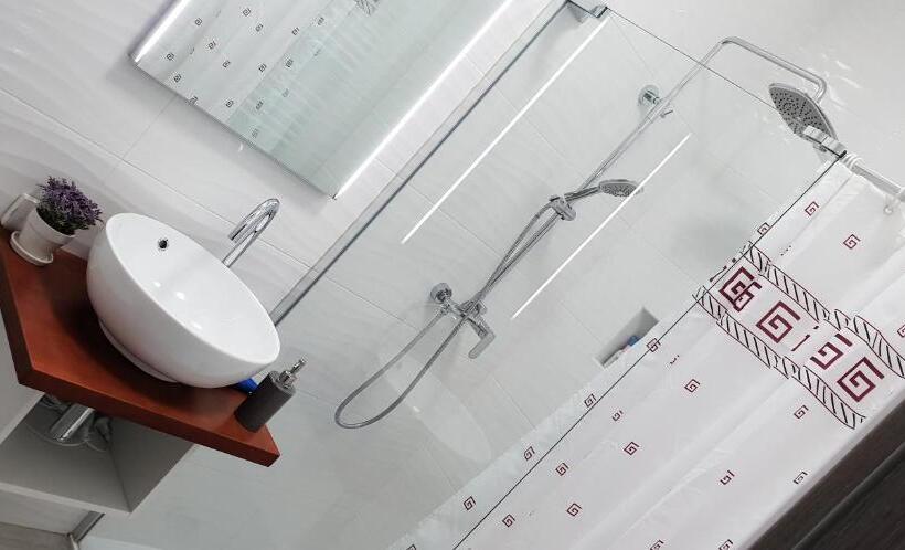 اتاق استاندارد با بالکن, Ke To Zagreb Airport Rooms