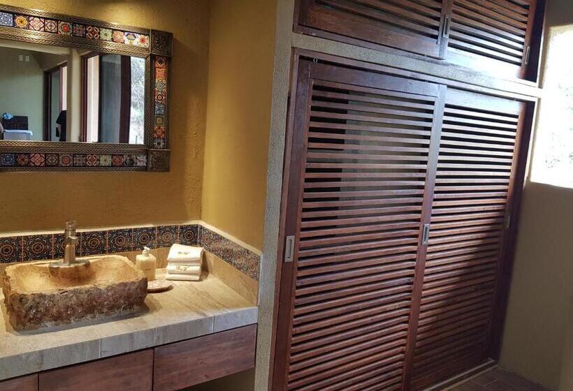 キングサイズベッドのデラックスルーム, Casa Arcoiris Zihuatanejo B&b