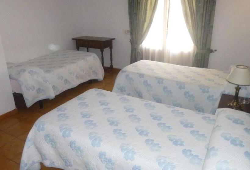 标准三人间, Hostal Cerezo