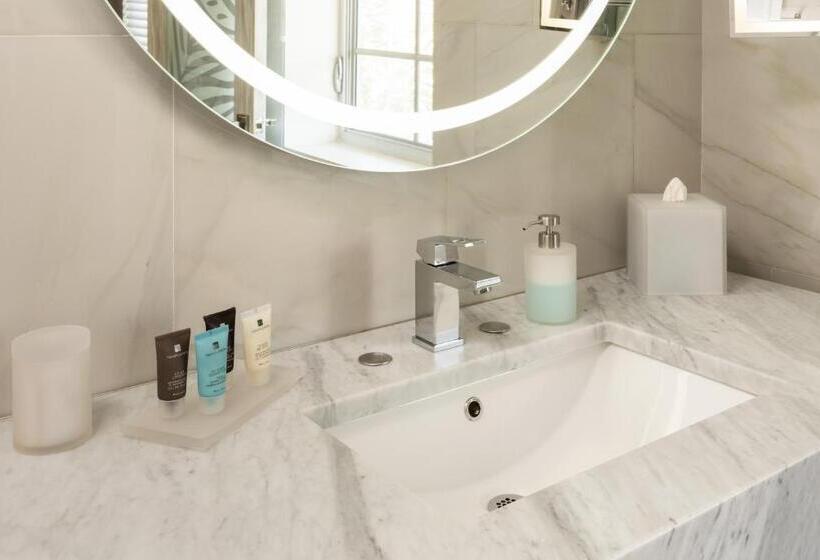 适合残疾人士使用的带超级大床的标准间, Lennox Miami Beach