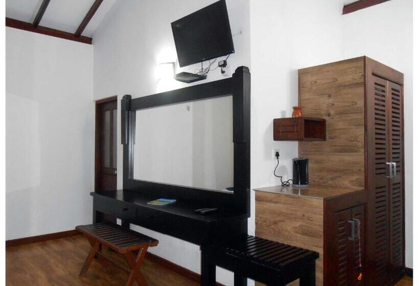 اتاق استاندارد سه تخته با چشم‌انداز باغ, Fort Edge Retreat