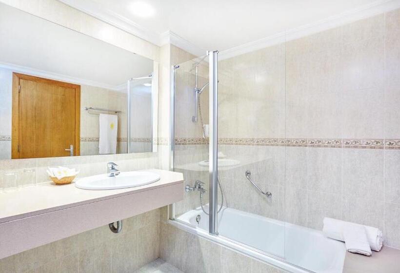 经济房, Universal Hotel Castell Royal