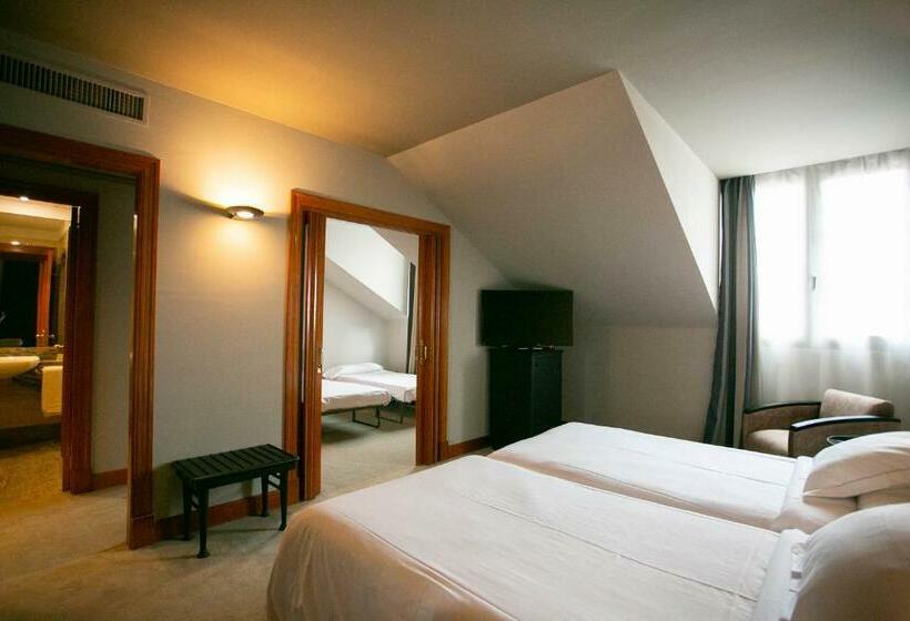 سوییت جونیور, Sercotel Ciudad De Oviedo