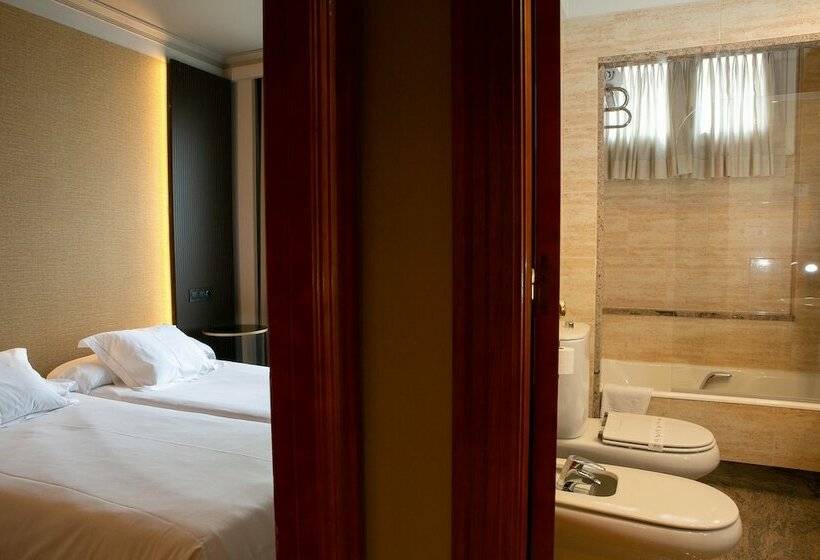 سوییت جونیور, Sercotel Ciudad De Oviedo