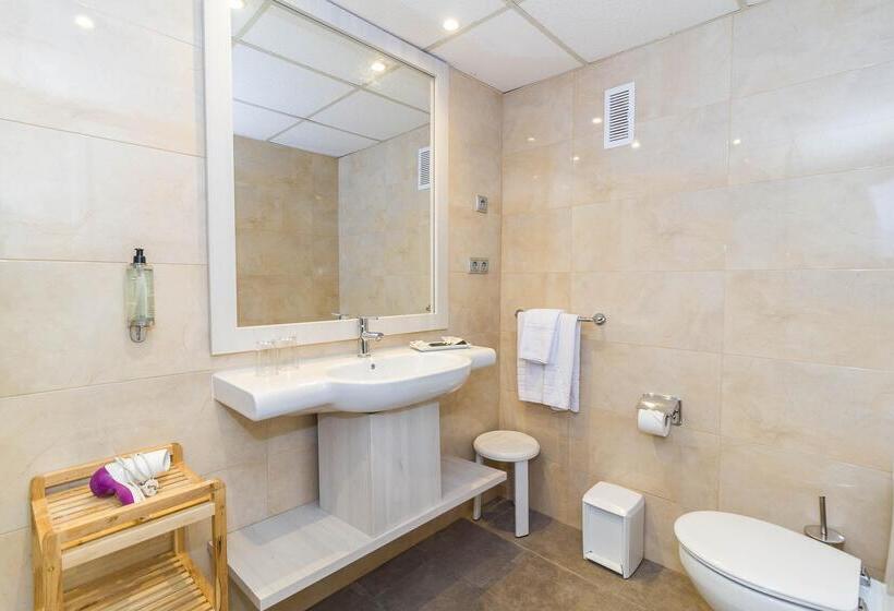 חדר משפחתי, Eix Lagotel Holiday Resort