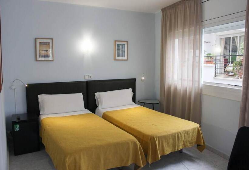 Quarto Estandar com Sacada, Alexandra Sitges