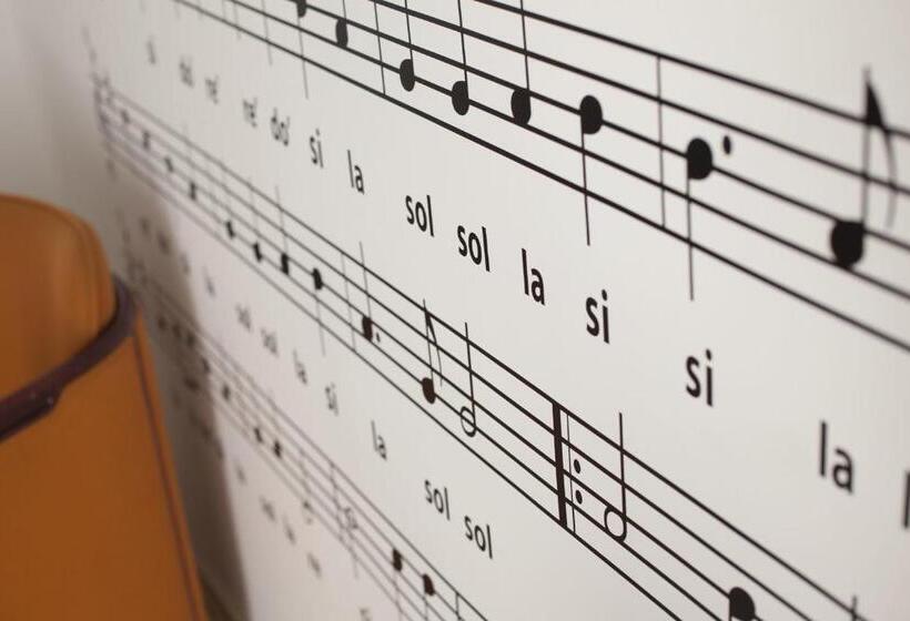 اتاق استاندارد یک نفره, Valencia De La Música