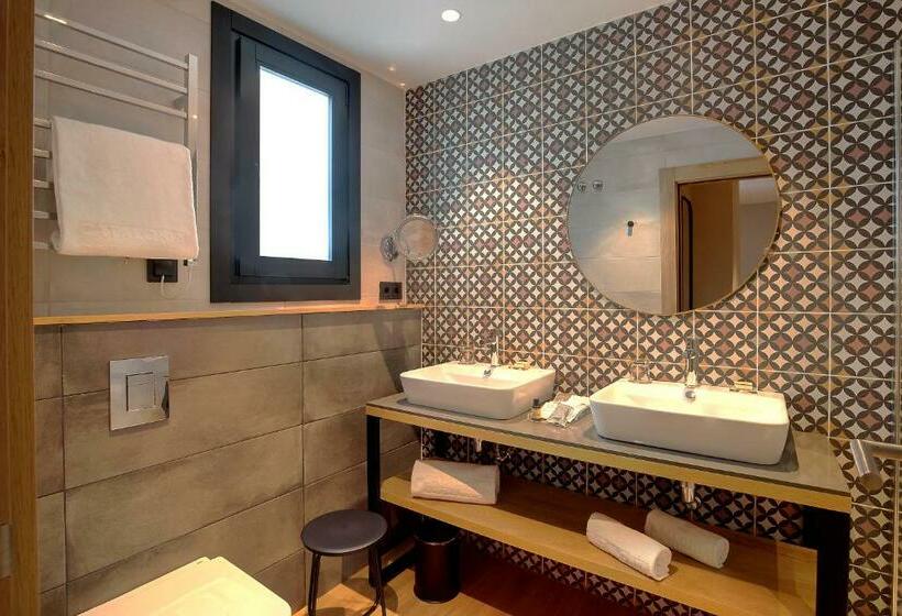 سوئیت جونیور با استخر, Catalonia Excelsior