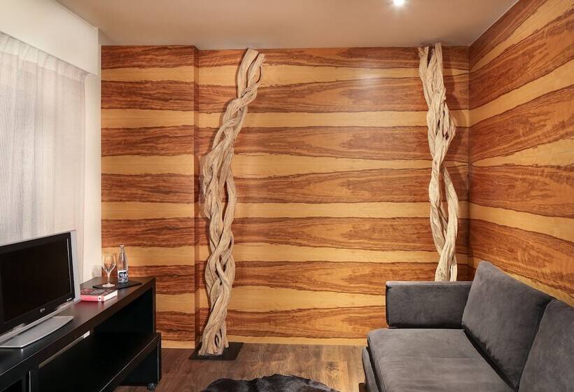 Полулюкс, Gran Derby Suites, A Small Luxury Hotel Of The World