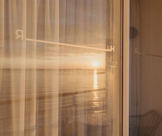 オーシャンビューのプレミアムルーム。, Riomar, Ibiza, A Tribute Portfolio