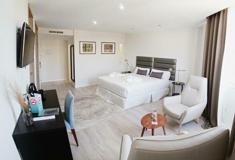 Deluxe Kamer, Pasarela