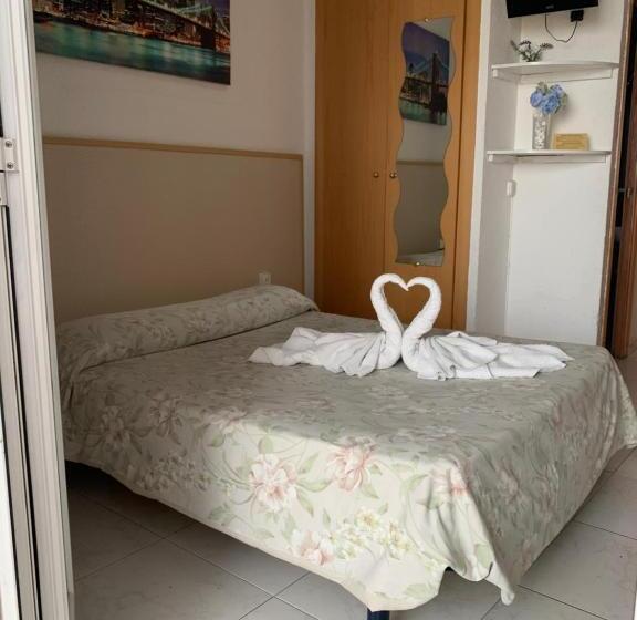 스탠다드 룸, Hostal Alhambra Tarragona
