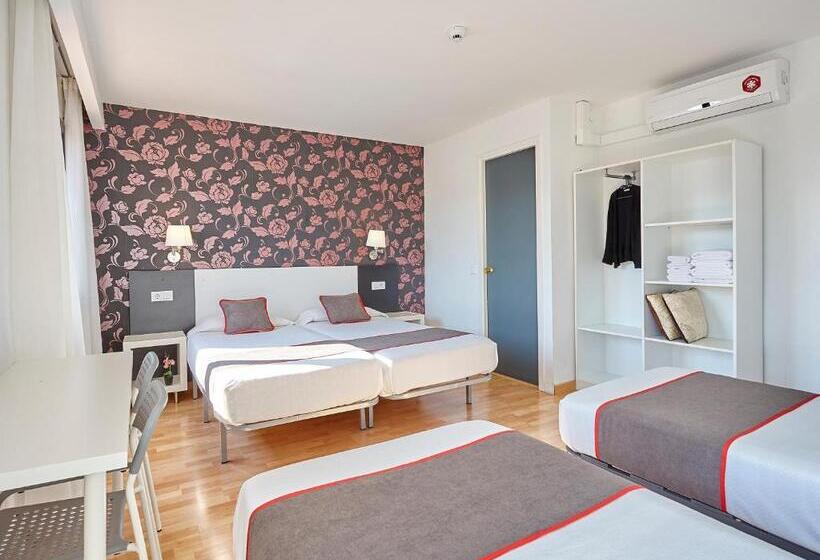 Четырехместный Номер Стандарт, Hostal Mas Ferrer