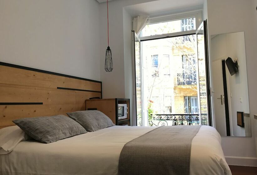 Standart Oda, Pension La Perla