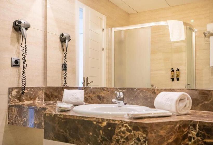 اتاق استاندارد سه نفره, Spa Cádiz Plaza