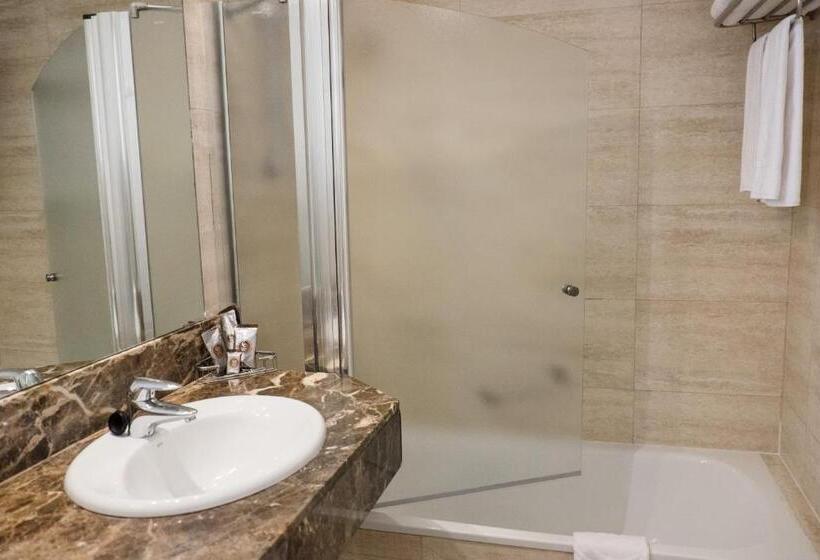 اتاق استاندارد سه نفره, Spa Cádiz Plaza