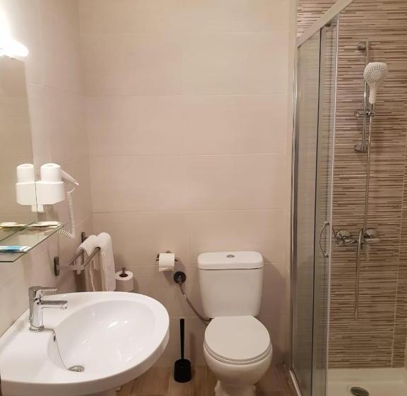 اتاق خانوادگی, Complejo Hotelero Saga