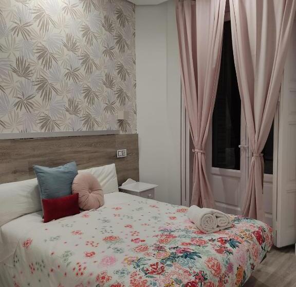 اتاق استاندارد با بالکن, Hostal Alfaro