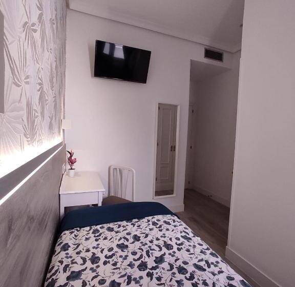 اتاق استاندارد یک تخته با بالکن, Hostal Alfaro