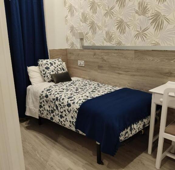 اتاق استاندارد یک نفره, Hostal Alfaro
