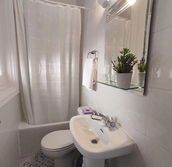 اتاق استاندارد, Hostal Alfaro