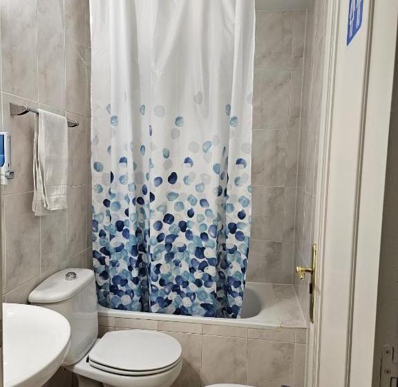 اتاق استاندارد یک تخته با سرویس بهداشتی مشترک, Hostal Alfaro
