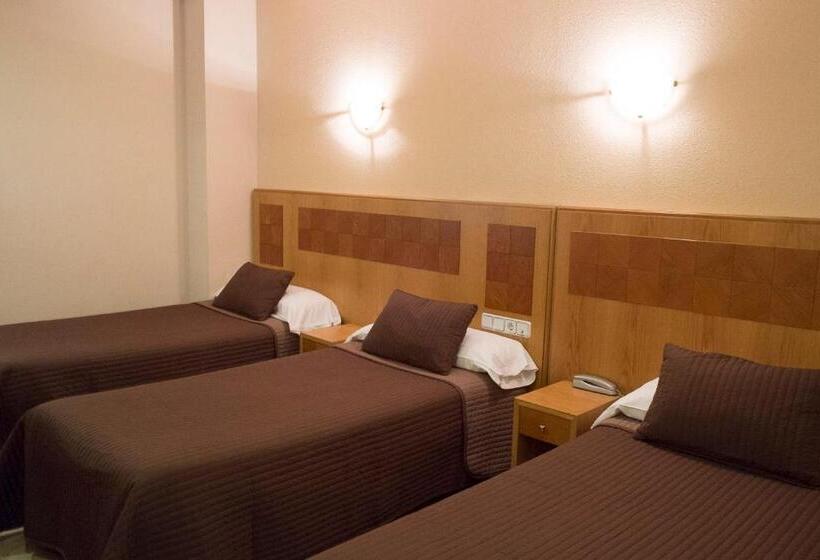 标准三人间, Hostal Azul
