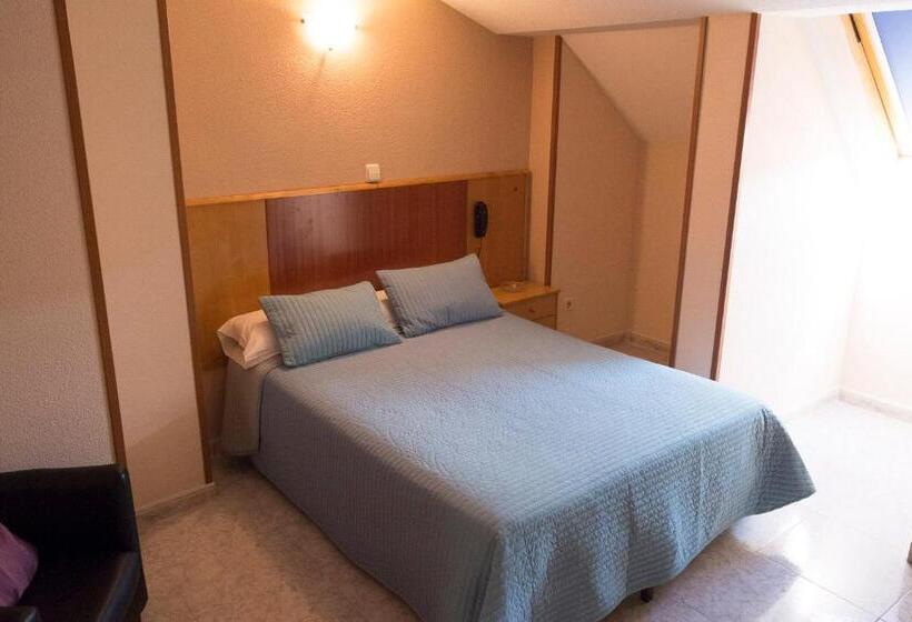 阁楼房, Hostal Azul
