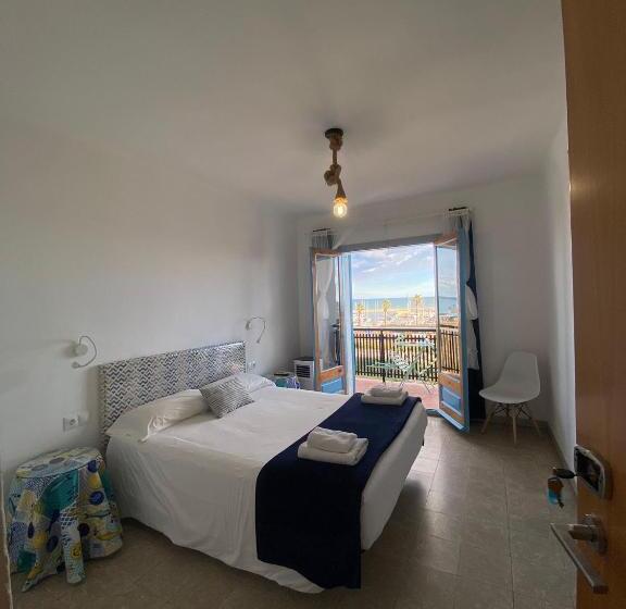 اتاق استاندارد با بالکن و چشم‌انداز دریا, Hostal Santa Gemma