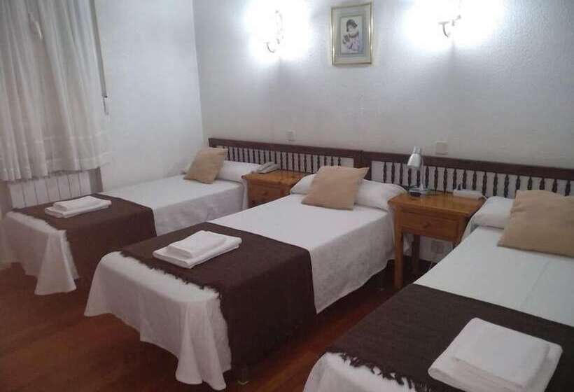 اتاق ساده سه‌ نفره, Hostal Esmeralda