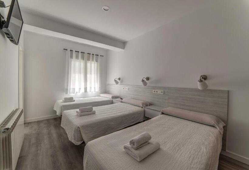 חדר סטנדרט לשלושה, Hostal Lar