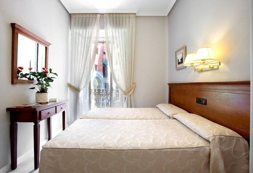 اتاق استاندارد سه نفره, Hostal Macarena