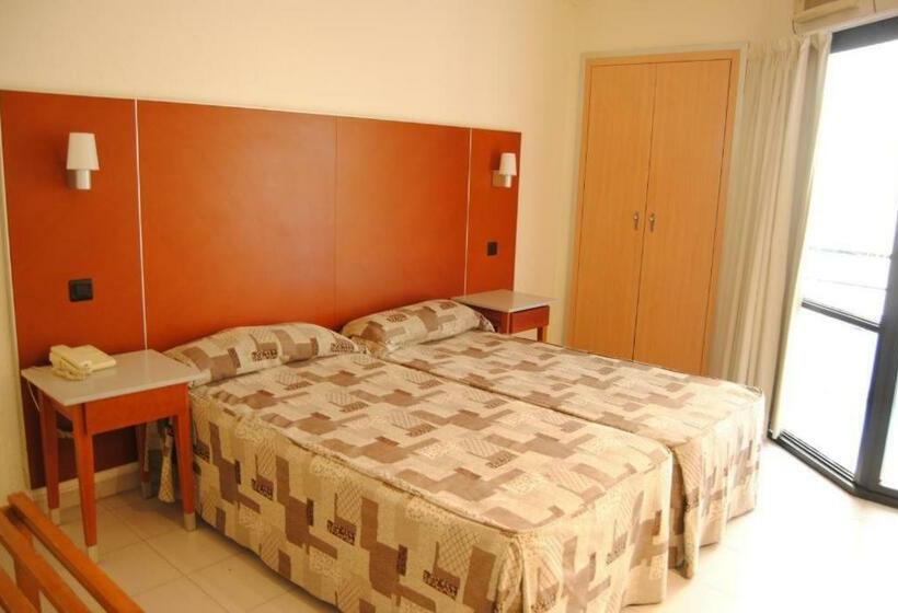 Quarto Triplo Estandar, Oasis Plaza