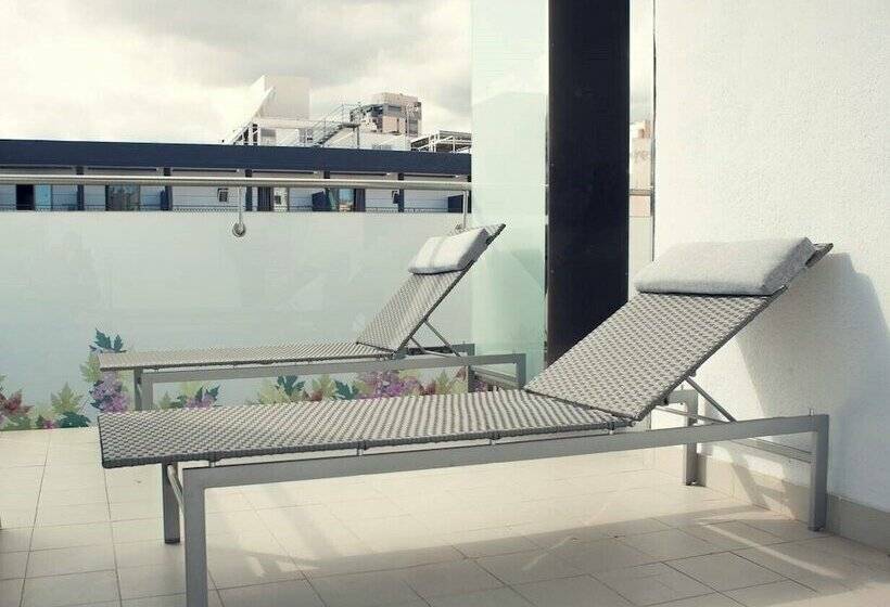 Quarto Deluxe Vista Cidade, Oasis Plaza