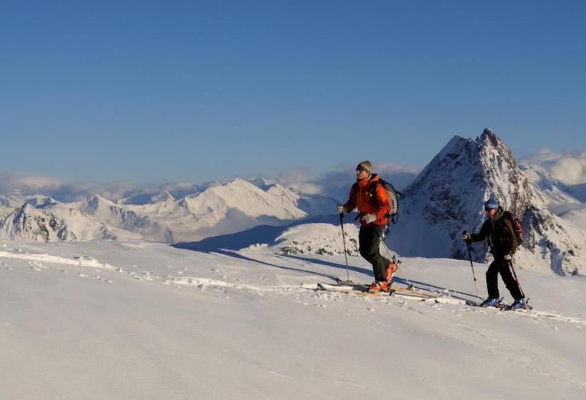 اتاق استاندارد چهارنفره با بالکن, Parkhotel Kirchberg