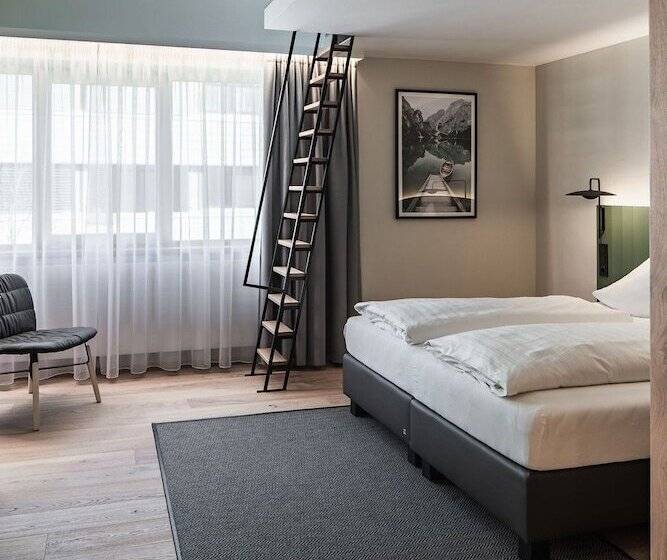 استودیو خانوادگی, Stadthotel Goldenes Schiff