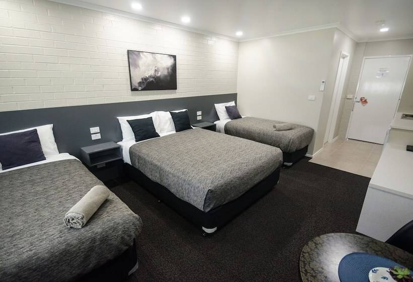 패밀리 룸, Central Deborah Motel