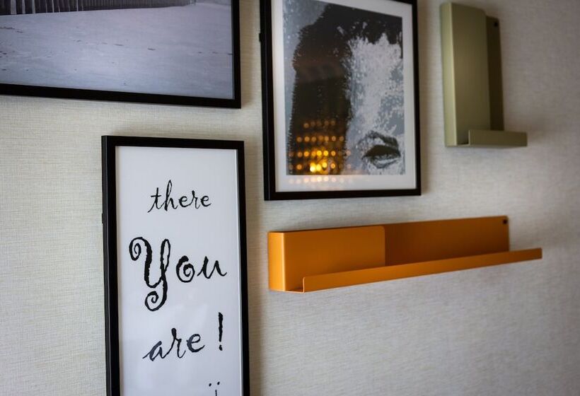 اتاق استاندارد, Holiday Inn Hotel Brussels Airport, An Ihg